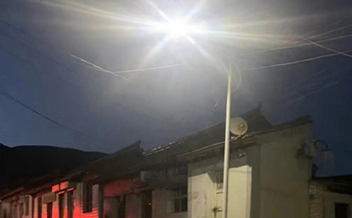 农村院子里最适合的巴里坤太阳能路灯亮度与安装要点