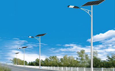 农村道路装巴里坤太阳能路灯选多大瓦数实测